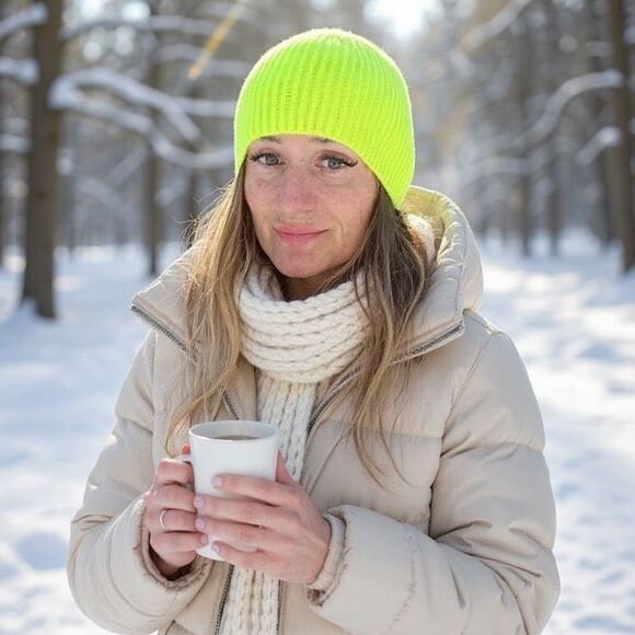 Jumper 1234 100% Cashmere Beanie Hat in Neon Like Green Yellow Bright - Picture 1 of 6